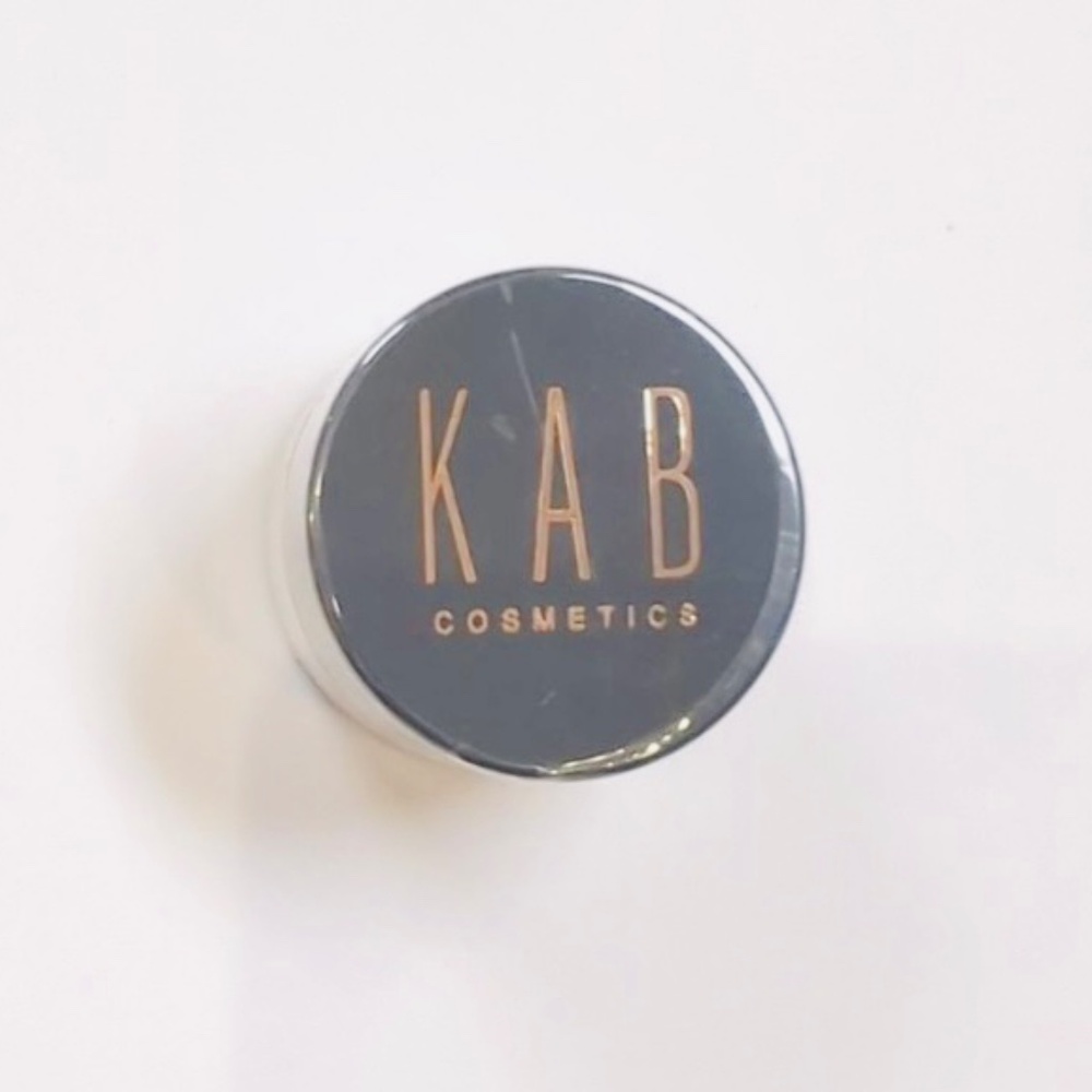 Kab Cosmetics Translucent Loose Setting Powder - Picture 3 of 4